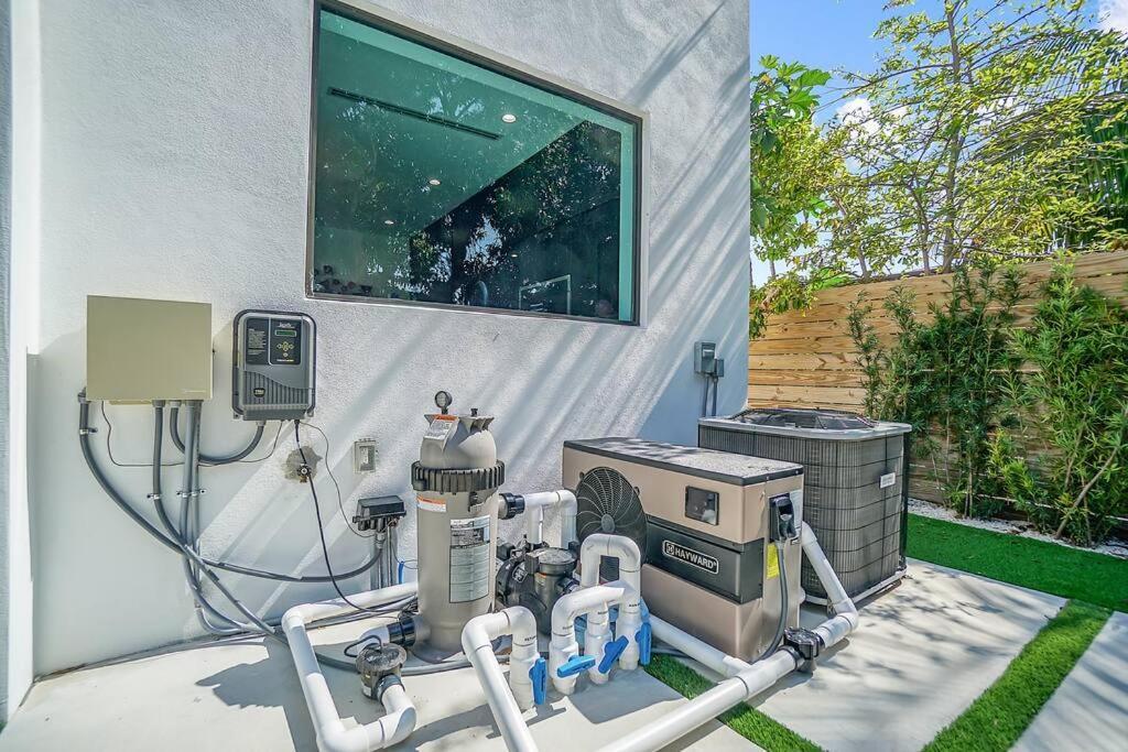 Design House -Heated Pool -Big Yard -Gated Parking Villa Miami Exterior photo
